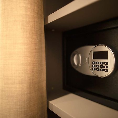 برينديسي Palazzo Bellocchi - Suites & Apartments الغرفة الصورة