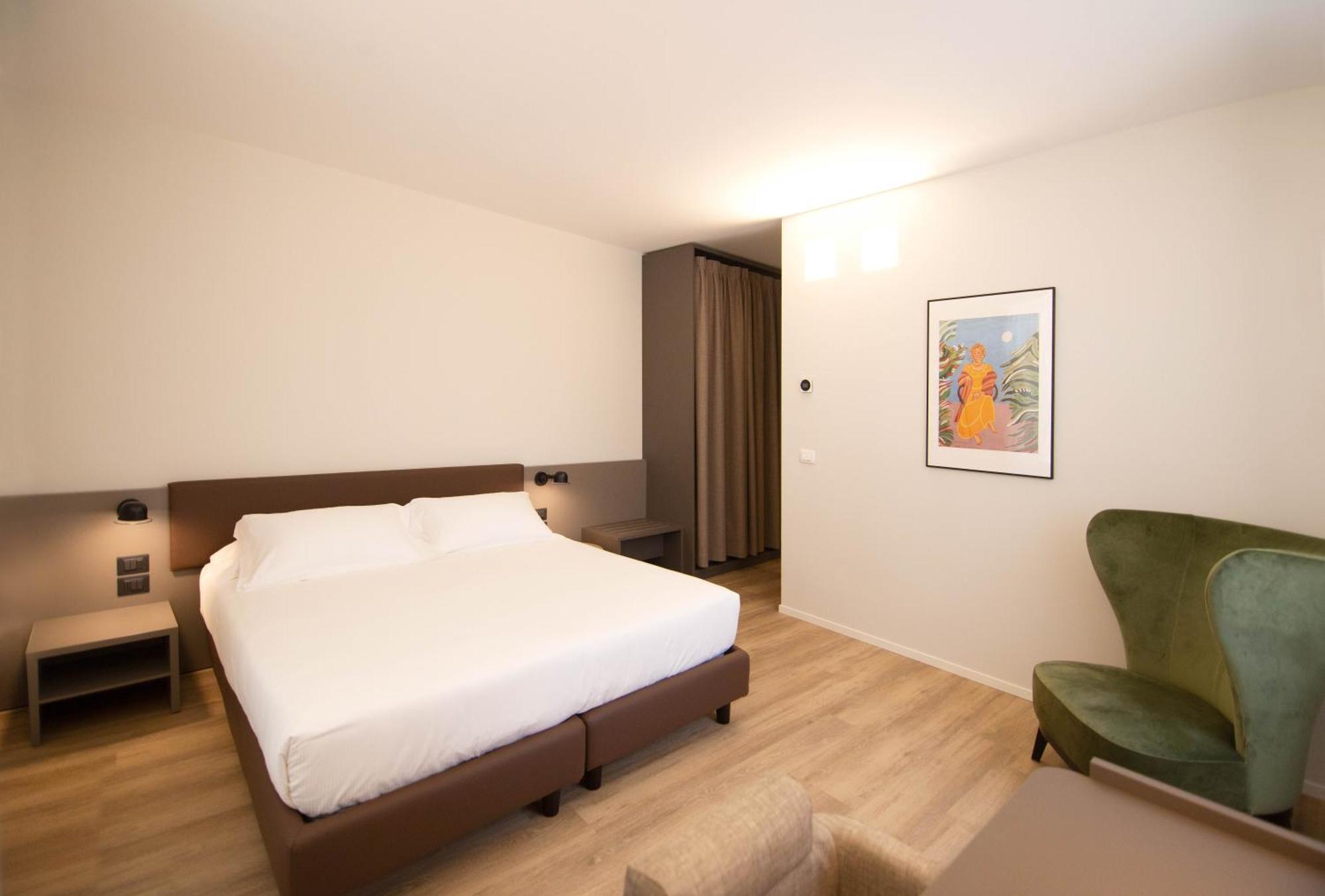 برينديسي Palazzo Bellocchi - Suites & Apartments الغرفة الصورة